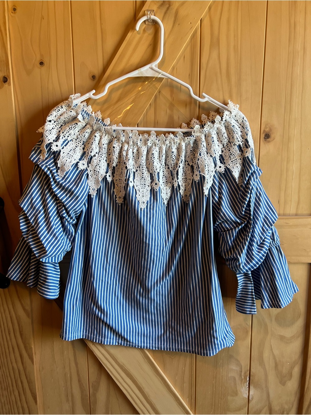 Striped Blue Off-Shoulder Lace-Trim Blouse Pirate Ruched Sleeves Size L Doily